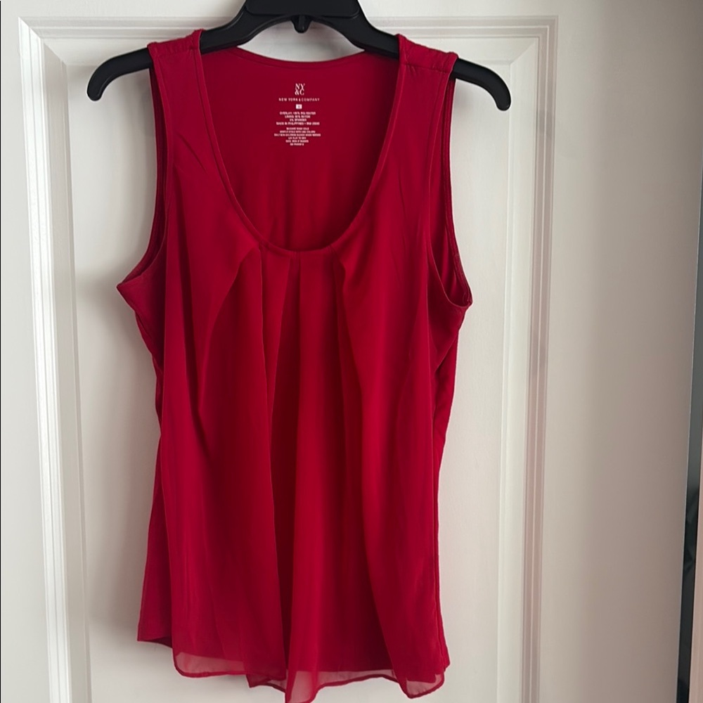 New York & Company Fitted Red Sleeveless Tank Top